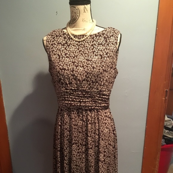 Jessica Howard Dresses & Skirts - Jessica Howard brown floral sleeveless dress
